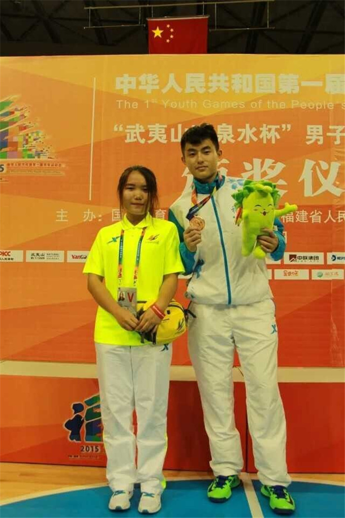 青运会合影.jpg