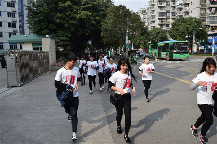 2015级文化产业管理团支部雷锋月活动照片2.jpg
