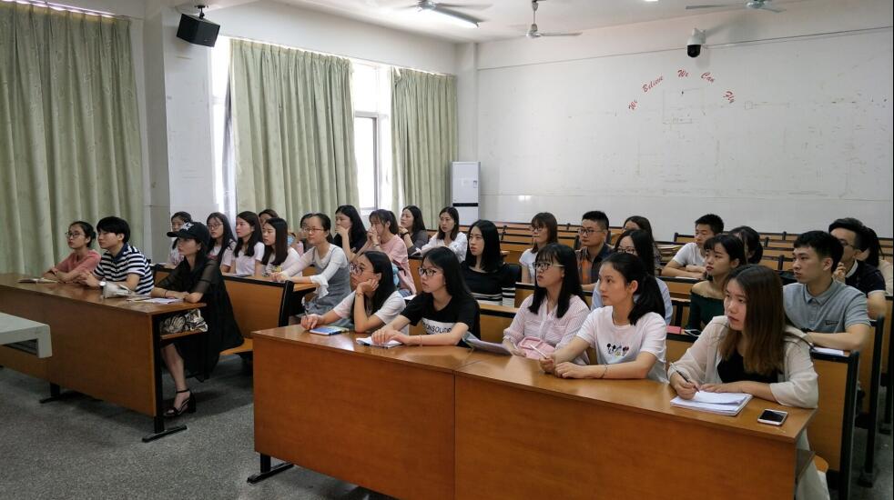 人文与传播学院召开2018届毕业生党员教育大会照片3.jpg